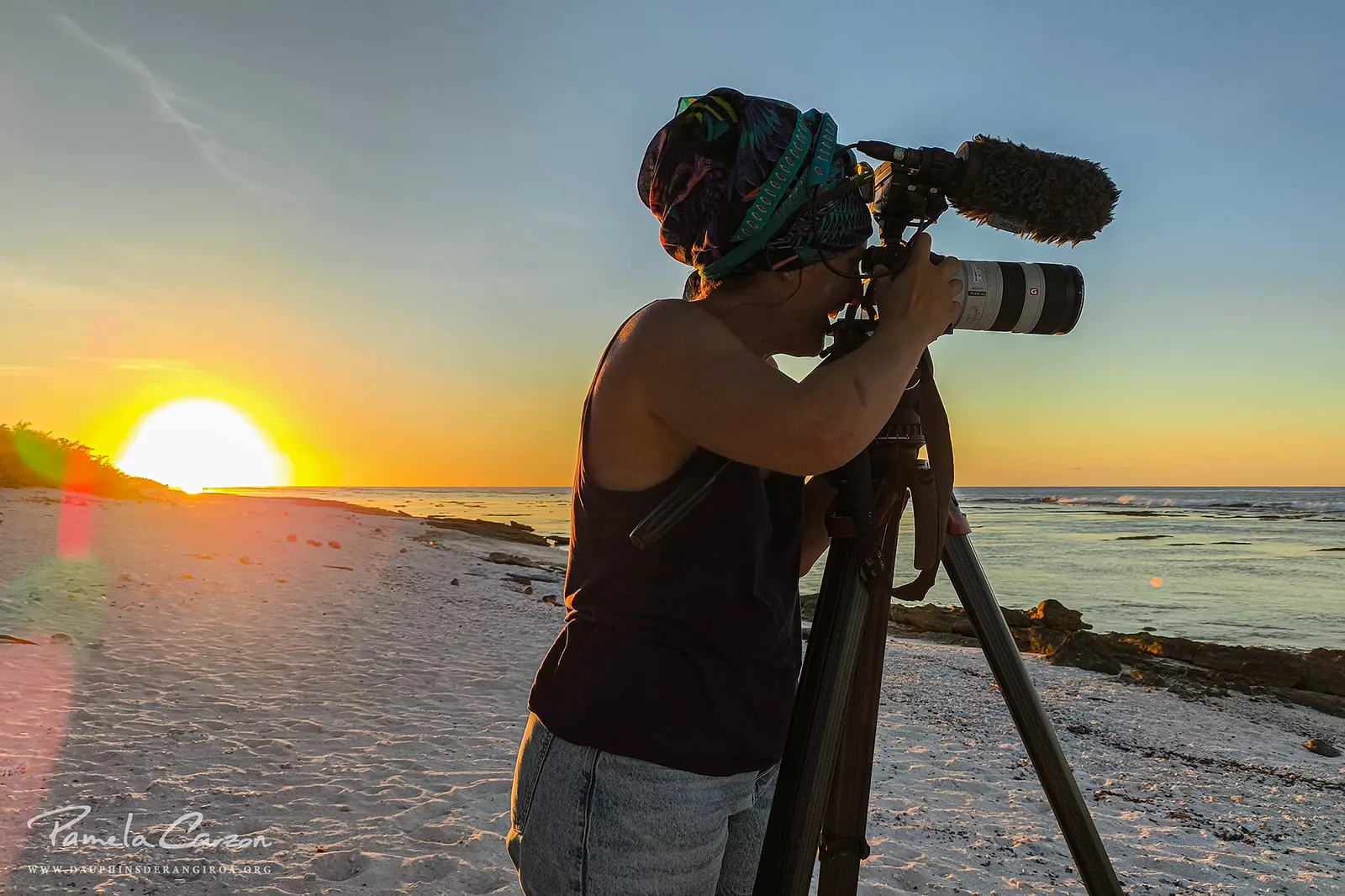 En juin, 'Dauphins de Rangiroa' participe à un tournage pour France 2